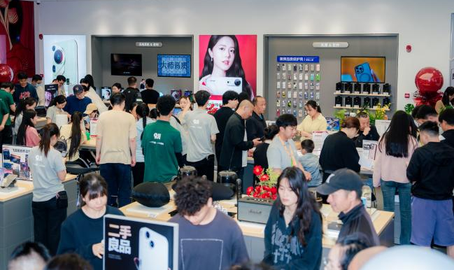 春節假期前四天云南消費市場 年味濃、亮點多、數碼產品銷售火爆