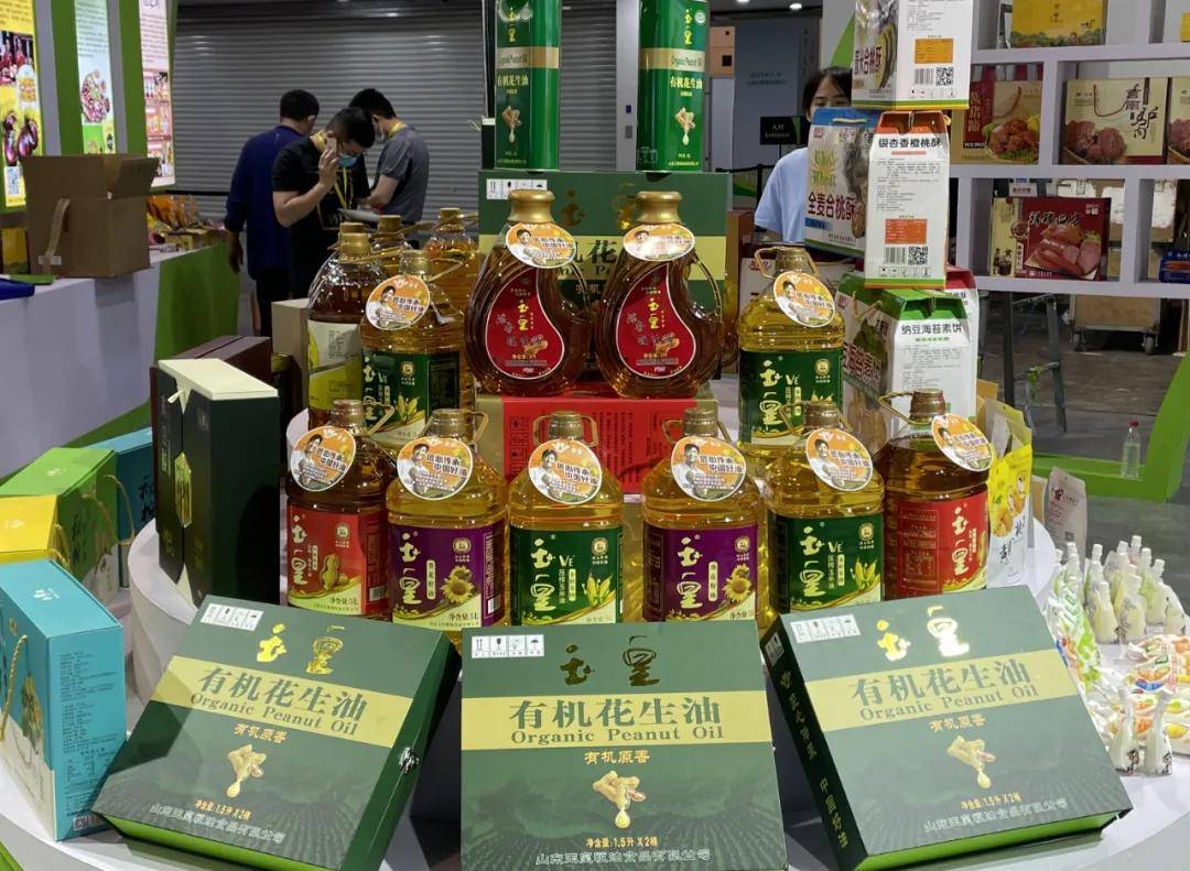 推進(jìn)品牌建設(shè) 加強(qiáng)產(chǎn)銷對(duì)接 | 玉皇糧油參加第五屆上海國際農(nóng)產(chǎn)品博覽會(huì)
